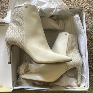Michael by Michael Kors White Van/Cream zip up Boots Size 8M